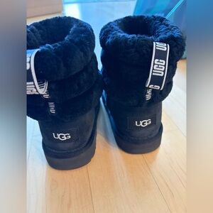 UGG Australia Classic Mini Fluff Winter booties boots 7 new without box black